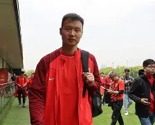 球天下体育官网-太狠了！今晚上海海港再遭质疑纳达尔在西班牙队比赛中夺冠，清晨迈阿密热火调整名单以备欧联的简单介绍